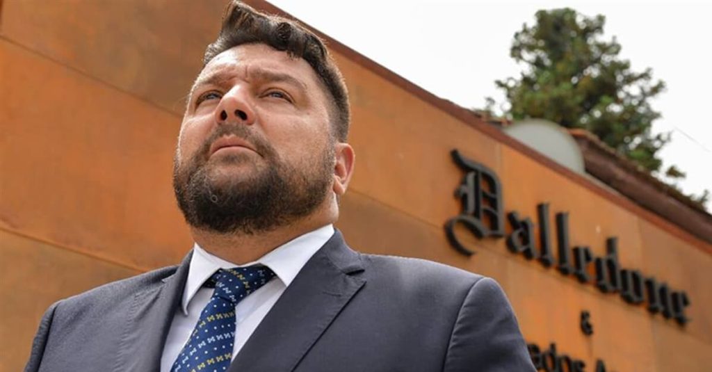 Desembargador suspende tornozeleira eletrônica de advogado de Jairinho