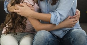 Homem é condenado por agredir companheira que protegia filha autista