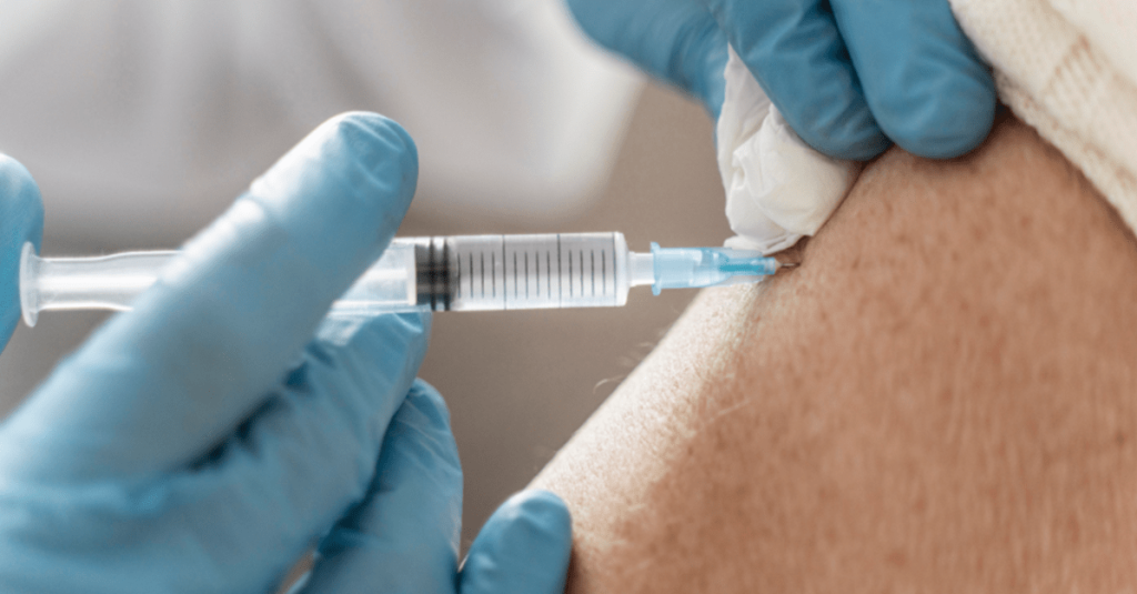 Município é condenado por aplicar vacina de covid-19 vencida em homem