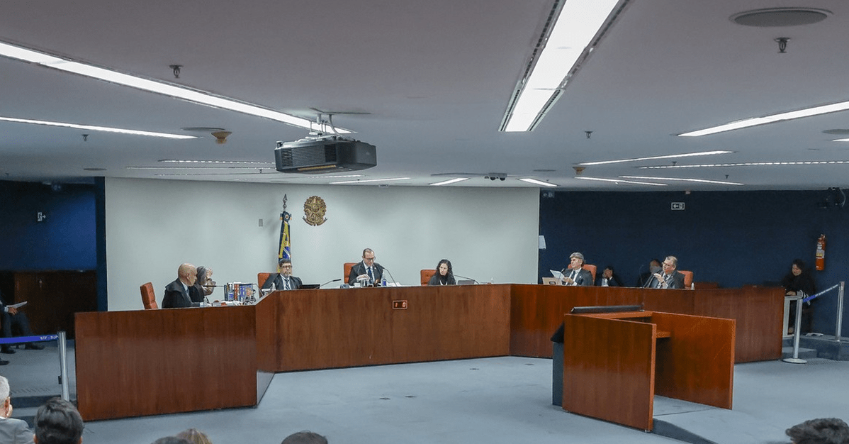 STF: 1ª turma julga vínculo apesar de suspensão nacional do tema