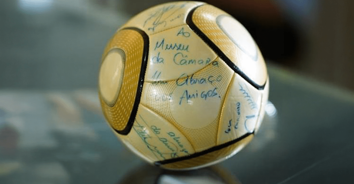 8/1: STF condena a 17 anos réu que furtou bola assinada por Neymar